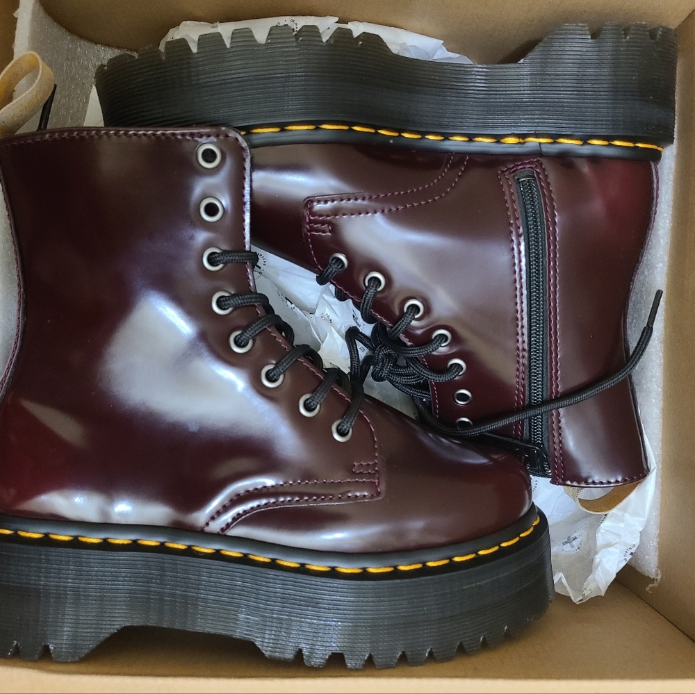 NWOT Doc Martens Vegan Jadon II Cherry Red Platform Size Women's 6 // Men's 5